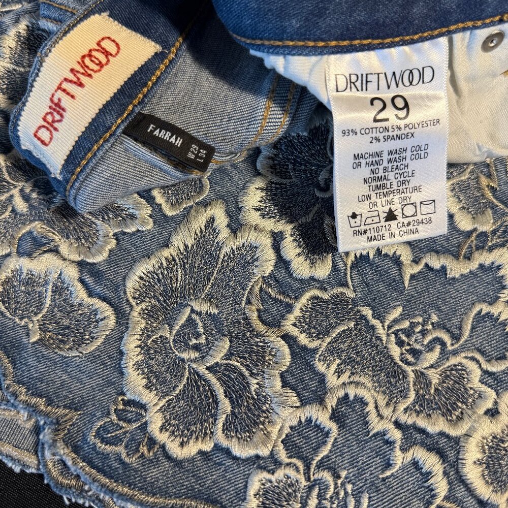 NWT Rare Driftwood Farrah Embroidered Flare Jeans Sz 29 - Picture 12 of 14